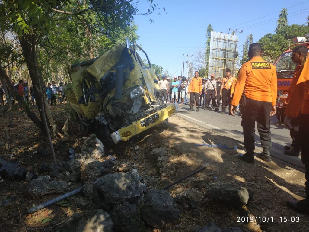 Tabrakan Maut di Kupang, Pengemudi Dump Truck Tewas di Tempat
