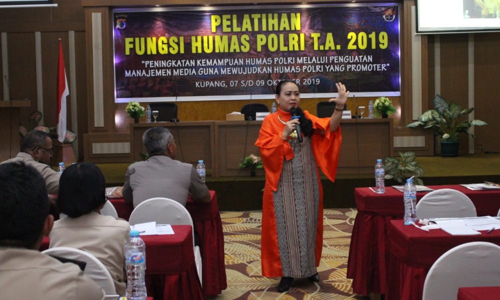 Humas Polda NTT Datangkan Pakar Komunikasi dalam Pelatihan Fungsi Humas Polri