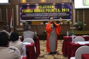Humas Polda NTT Datangkan Pakar Komunikasi dalam Pelatihan Fungsi Humas Polri