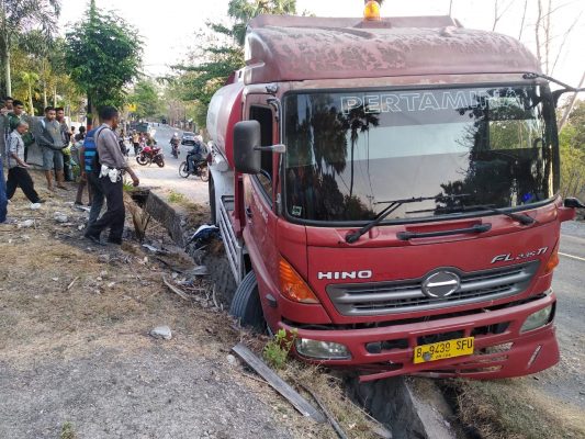 Ditabrak Tangki Pertamina, Satu Orang Tewas dan Satu Luka Parah Masuk RS