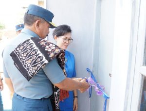 Lantamal Kupang Bedah Tiga Rumah Tidak Layak Huni di Tablolong