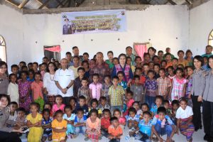 Beribadah Bersama Warga Fatumnasi, Wakapolda NTT Serahkan Tali Asih