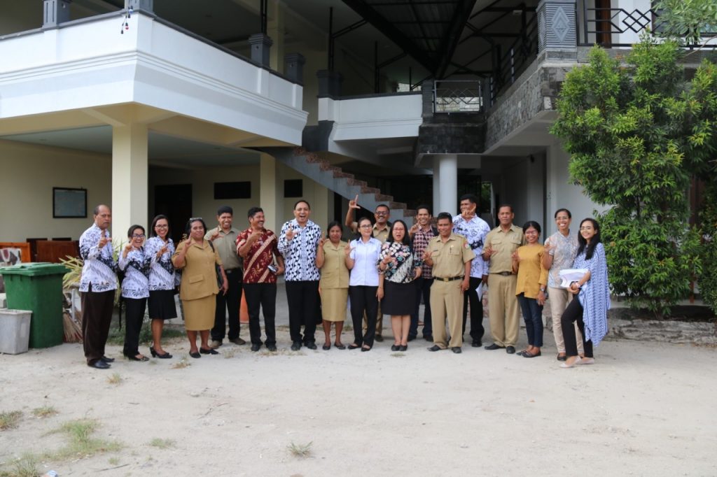 Hari Guru Nasional, Pemda dan DPRD SBD Melakukan Monitoring Bersama ke Sekolah Dasar