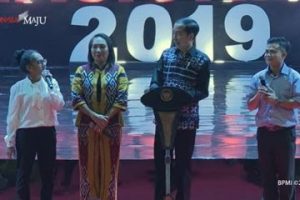 Gadis asal NTT Ini ‘Bentak’ Presiden Jokowi Saat Perayaan Natal Nasional
