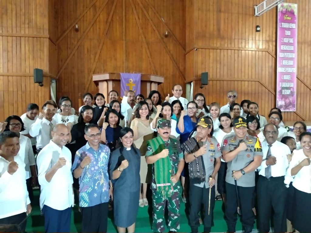 Kunker di Kupang, Panglima TNI dan Kapolri Ingatkan Personelnya Selalu Profesional dan Humanis