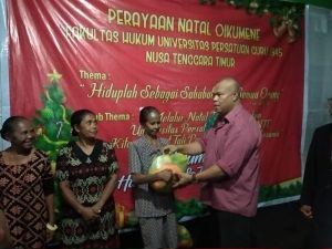 Fakultas Hukum UPG 45 NTT Gelar Natal Bersama, Bantu 25 Janda