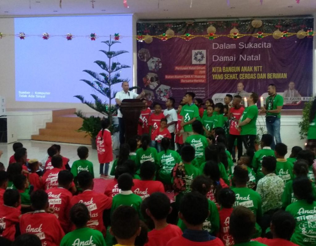 Alumni SMAN 1 Kupang Gelar Perayaan Natal Bersama Anak Kurang Mampu