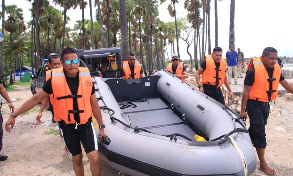 Liburan Nataru, Brimob NTT Amankan Seluruh Pantai Wisata