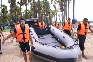 Liburan Nataru, Brimob NTT Amankan Seluruh Pantai Wisata