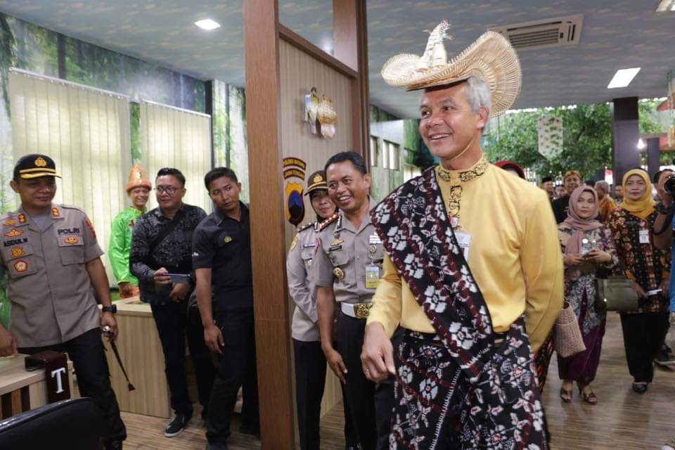 Pakai Ti’i Langga, Gubernur Ganjar Pranowo Resmikan Mall Pelayanan Publik Ketiga di Jateng