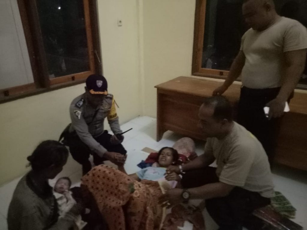 Malam Tahun Baru di Lembata, Seorang Ibu Hamil Melahirkan di Kantor Polisi