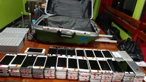 Seludup Ratusan HP Iphone di Bandara Atambua, WNA Asal China Terancam 10 Tahun Penjara