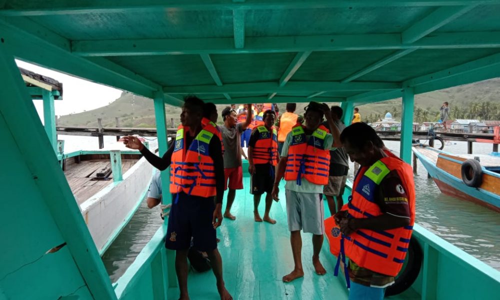 Tabrak Karang, Kapal Pengangkut 18 Ton Garam Tenggelam