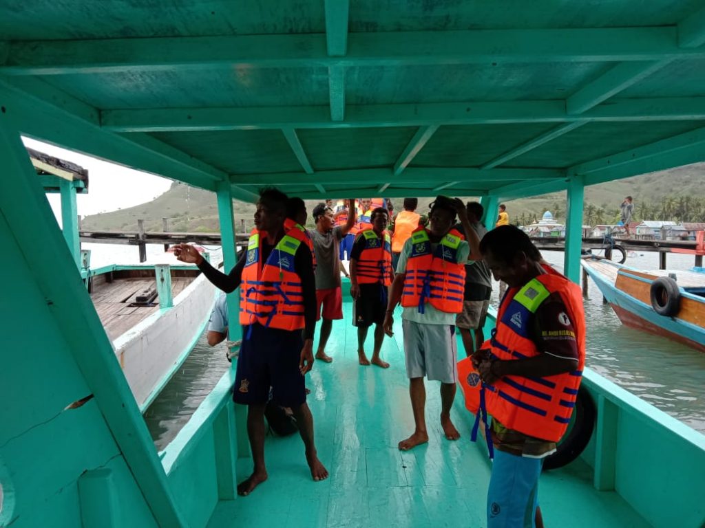 Tabrak Karang, Kapal Pengangkut 18 Ton Garam Tenggelam