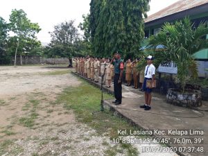 Babinsa Pimpin Upacara Bendera di SMPN 10 Kota Kupang