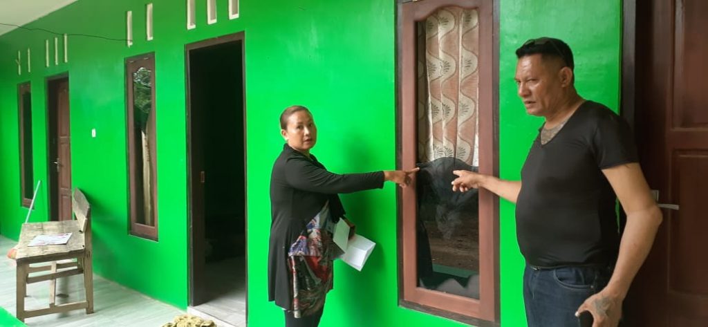 Oknum Ketua RT di Kupang Pimpin Massa Rusaki Rumah Warga, Seorang IRT Nyaris Ditebas