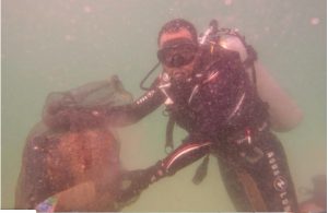 22 Penyelam Bersihkan Sampah di Bawah Laut Labuan Bajo