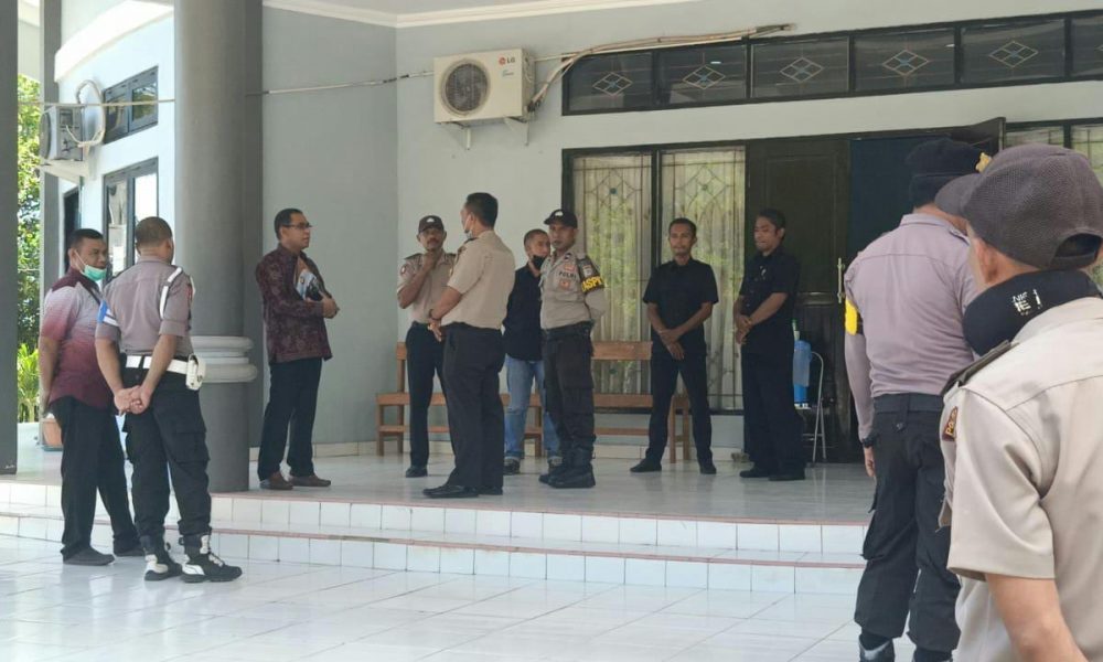 Polisi Bubarkan Pelantikan Pejabat Politani Kupang