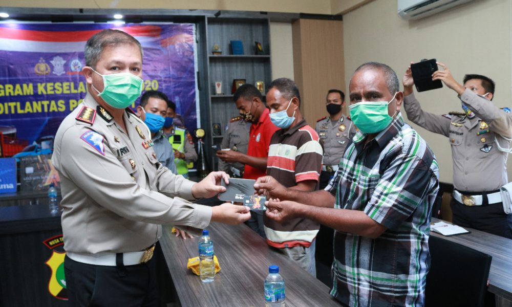 Ditlantas Polda NTT Peduli 1.955 Sopir Angkutan Umum, Dibantu Rp 600 Ribu/Bulan
