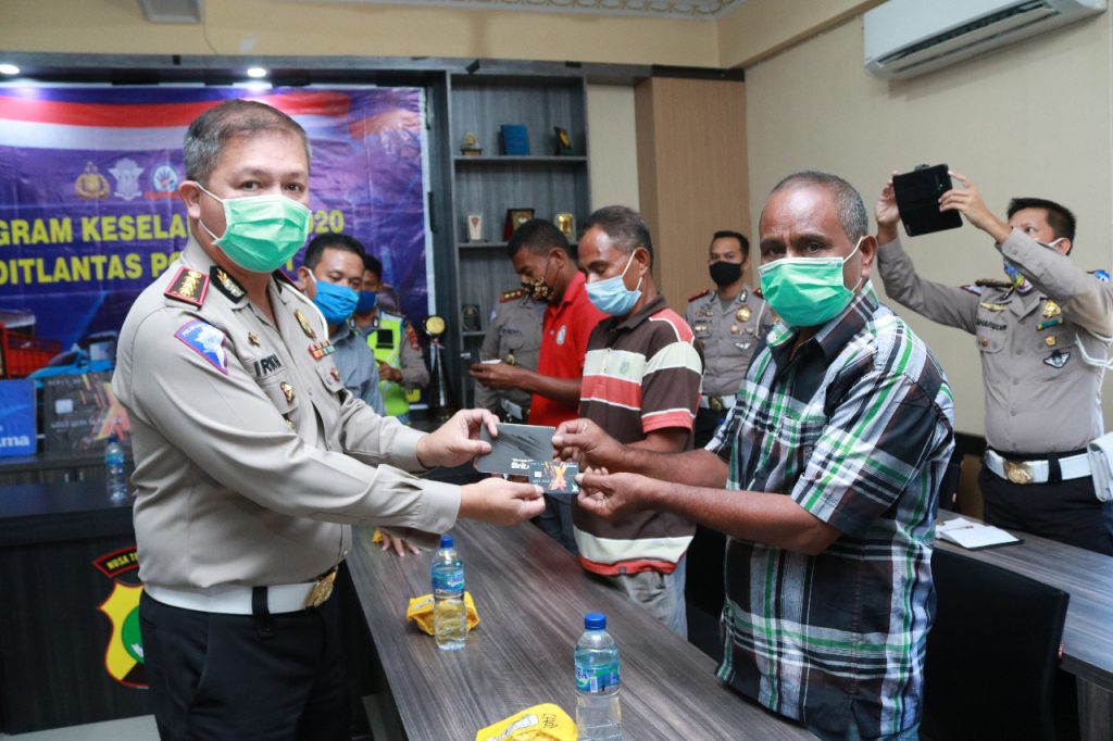Ditlantas Polda NTT Peduli 1.955 Sopir Angkutan Umum, Dibantu Rp 600 Ribu/Bulan