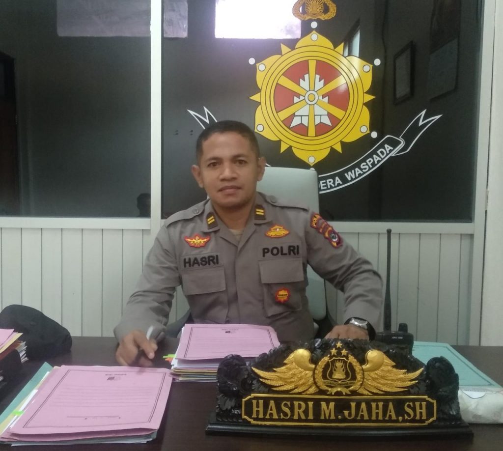 Polresta Kupang Bagikan Bantuan kepada Buruh Harian yang Dirumahkan