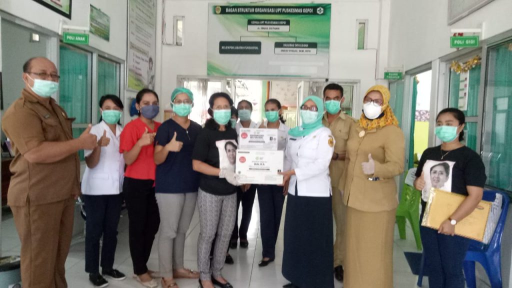 Anggota DPD RI Hilda Riwu Kore Bantu Anak Kurang Gizi dan Bumil di Kupang