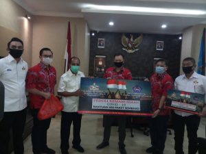 FGBMFI dan PSMTI Salurkan Bantuan Sembako kepada 600 Lansia di Kupang