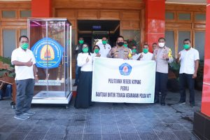 Kapolda NTT Terima Bantuan Bilik Disinfektan dari Politeknik Negeri Kupang