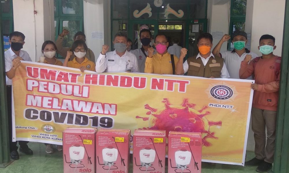 Umat Hindu di Kupang Bagikan Bantuan APD di 5 Pasar Tradisional