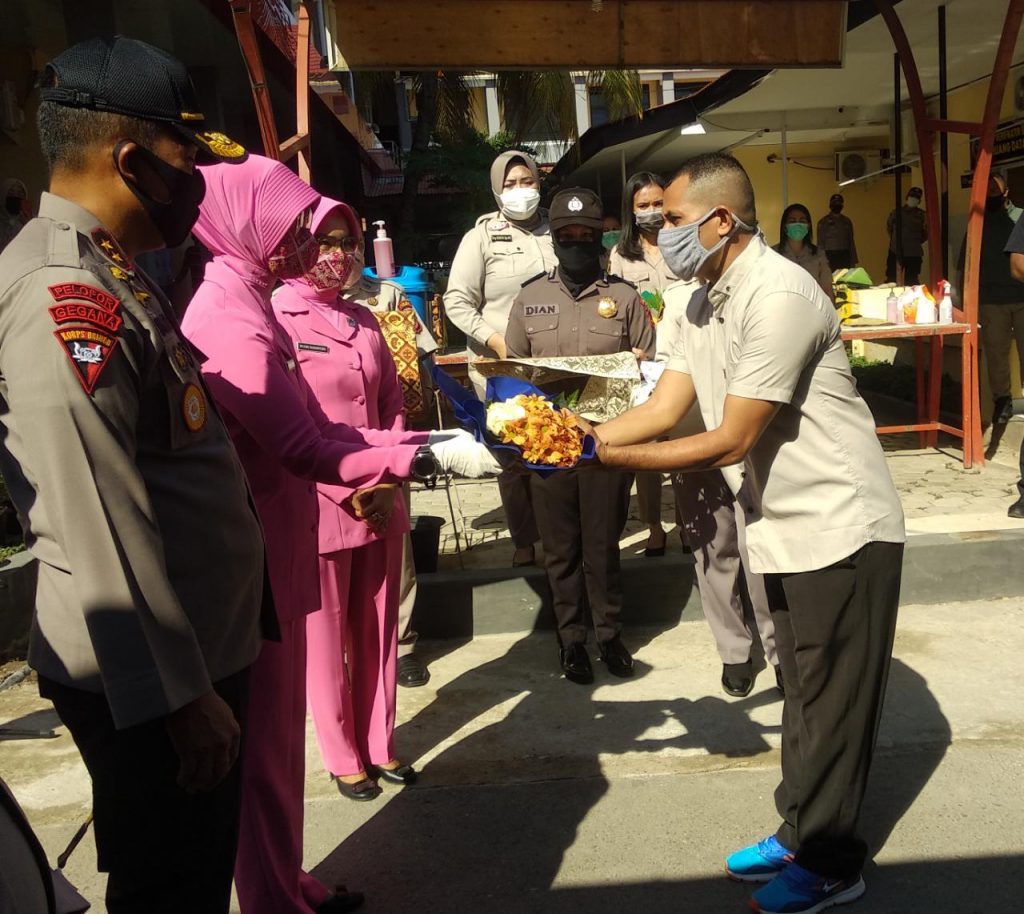 Kapolda NTT Lepas 4 Calon Perwira yang Sembuh Covid-19
