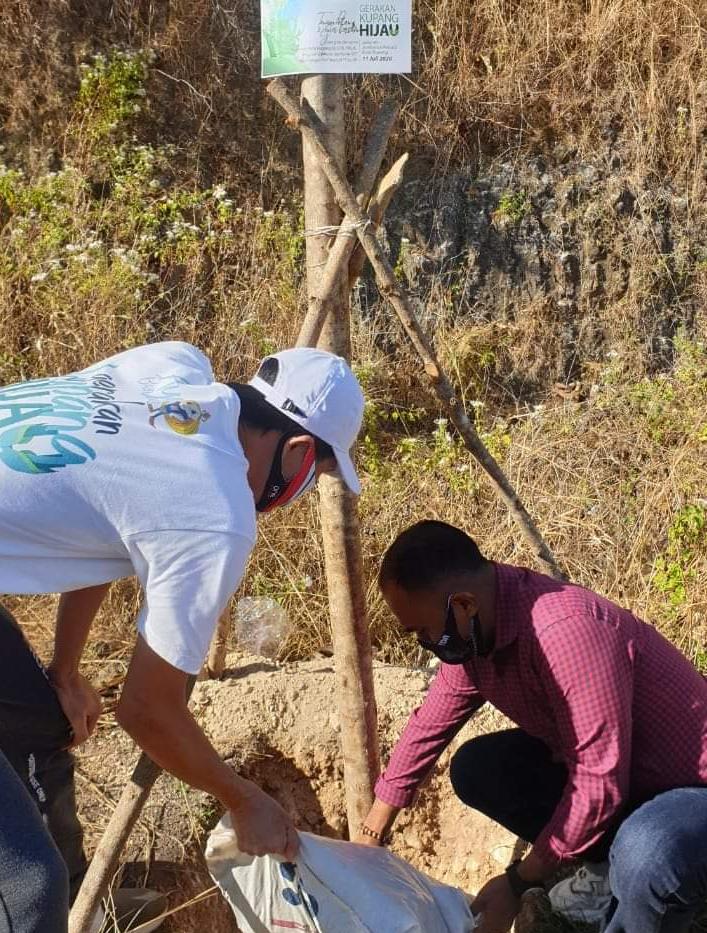 Gerakan Kupang Hijau Tanam 2.000 Pohon