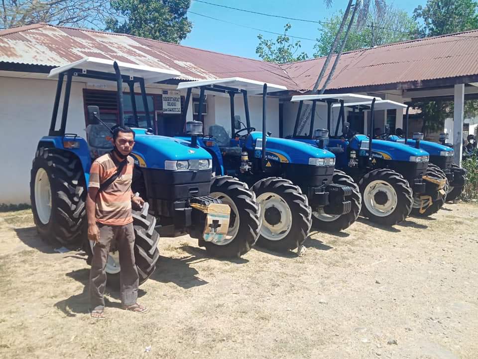 Ansy Lema Bantu Petani di Belu-Malaka-Rote Ndao, Datangkan Puluhan Alsintan