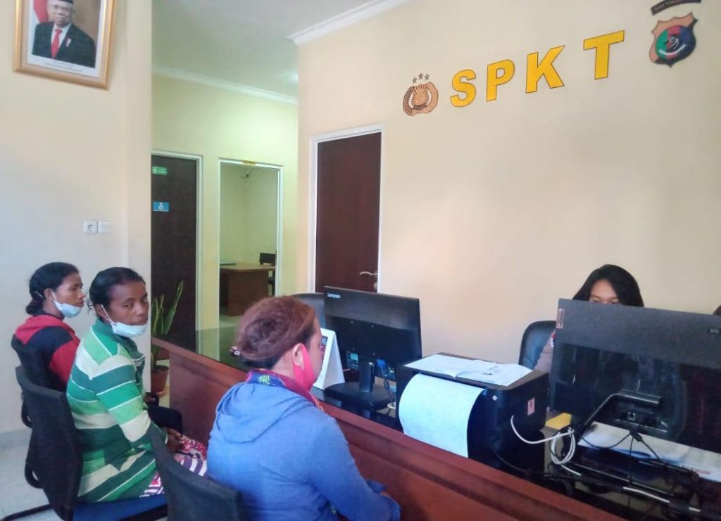 Datangi Polda, Warga Besipae Polisikan Kasat Pol PP NTT