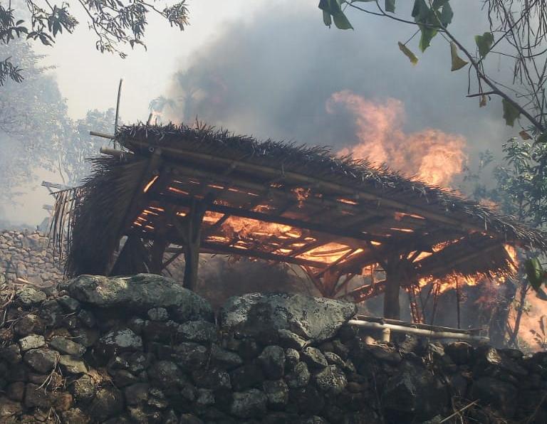 Kampung Adat di Ile Ape-Lembata Hangus Terbakar