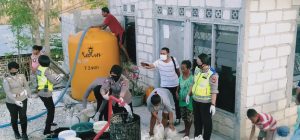 Satlantas Polresta Kupang Bantu Warga Air Bersih, Pelayanan PDAM Dikeluhkan