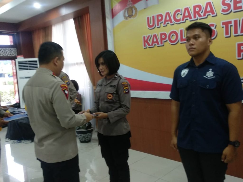 Cepat Ungkap Kasus Pembunuhan, Ipda Gerry Terima Penghargaan Kapolda NTT