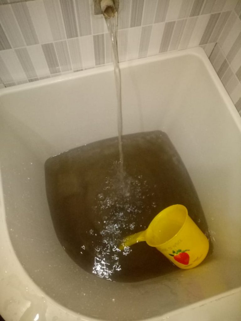 Diduga Akibat Pengisian Air Tangki, Sumur Warga Batuplat Kering dan Berlumpur