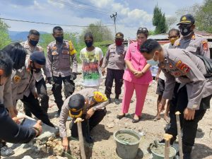 Polres Kupang Bedah Dua Rumah Warakawuri