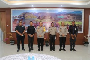 Ungkap Peredaran Uang Palsu dan Narkoba, Polisi dan Sekuriti di Kupang Terima Penghargaan dari Kapolda