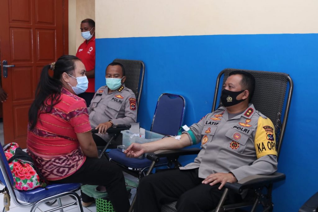 HUT Ke-70 Polairud di Kupang, Sumbang Puluhan Kantong Darah