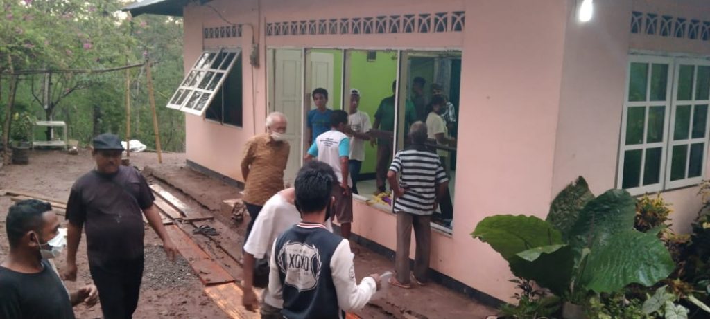 Siswi SMA di Kupang Tewas Tersambar Petir