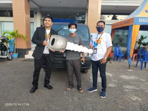Panen Hadiah Simpedes, Nasabah BRI Unit Gunung Sirung Kalabahi Raih Hadiah Mobil