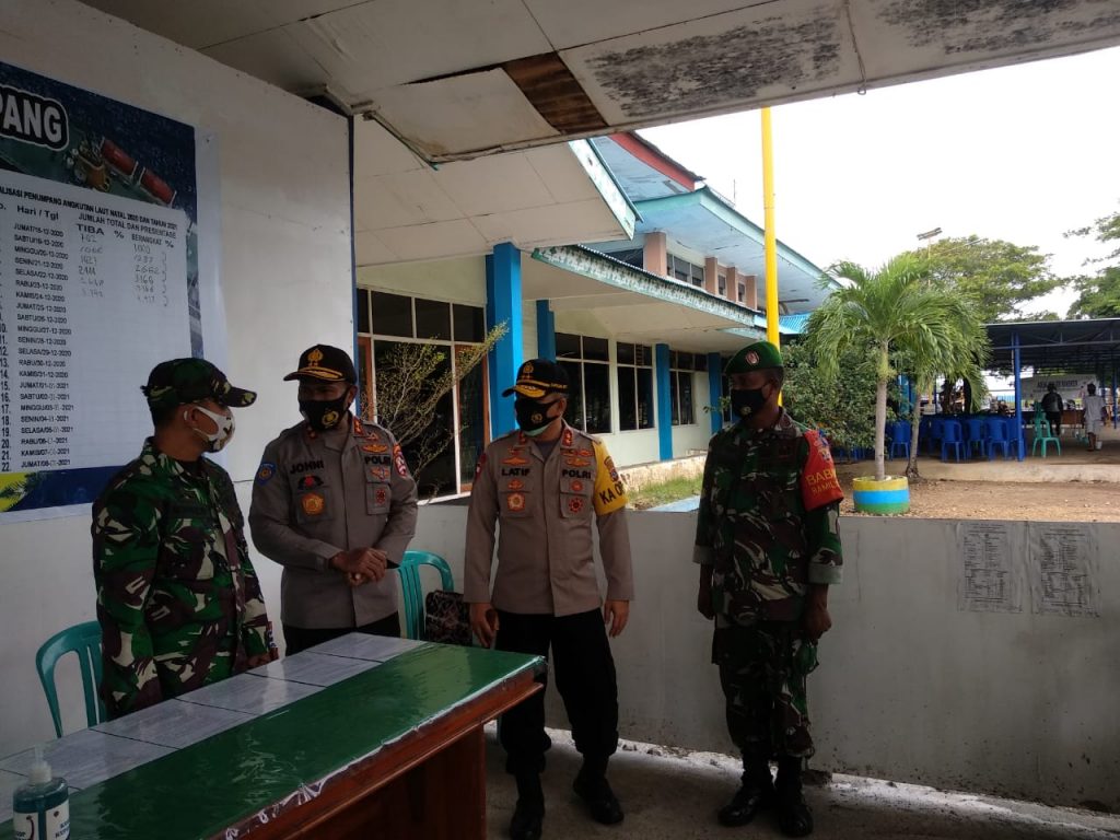 Kapolda NTT dan Kadiv Hubinter Tinjau Pos Pengamanan Pelabuhan Tenau