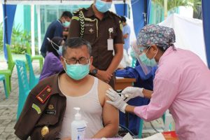 Terima Vaksin Covid-19, Kajati NTT: Tubuh Menjadi Lebih Nyaman