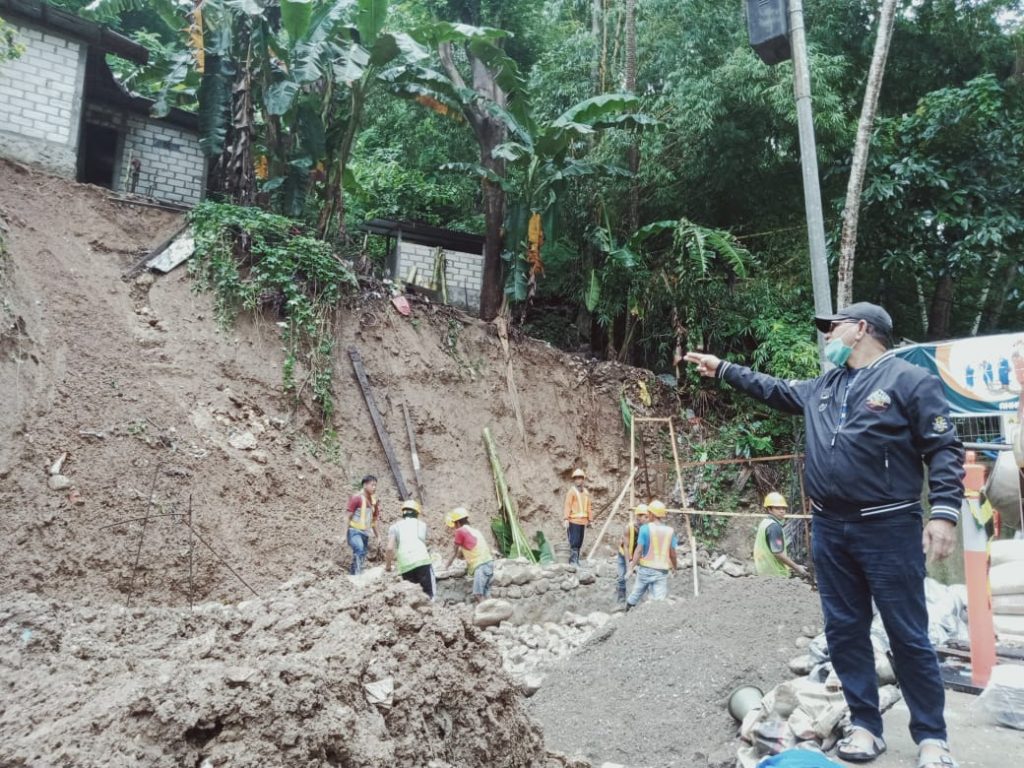 Diduga Pembangunan SPAM Kali Dendeng oleh PT Nindya Karya jadi Penyebab Longsor