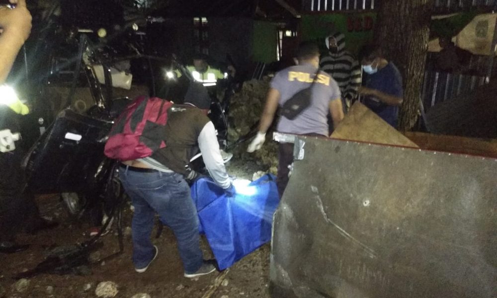 Diduga Sopir Mabuk, Pikap Tabrak Warung Makan dan Tembok, 1 Tewas, 2 Sekarat