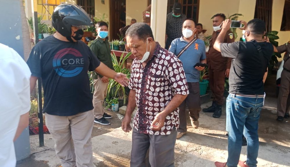 Diduga Beri Keterangan Palsu, Dua Pria di Kupang Ditangkap Jaksa di Rumah Pengacara Senior
