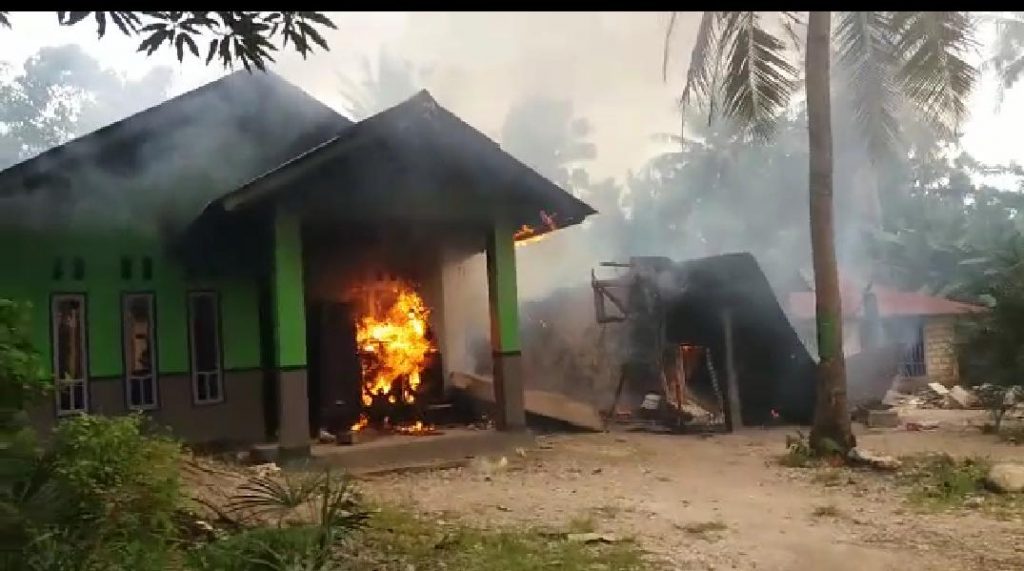 Buntut Eksekusi Lahan di Kupang, Rumah Dibakar, Motor Dirusaki