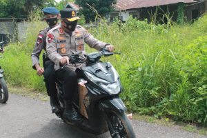 Akses Sulit Dijangkau, Kapolda Sewa Motor Ojek Antar Bantuan Sosial