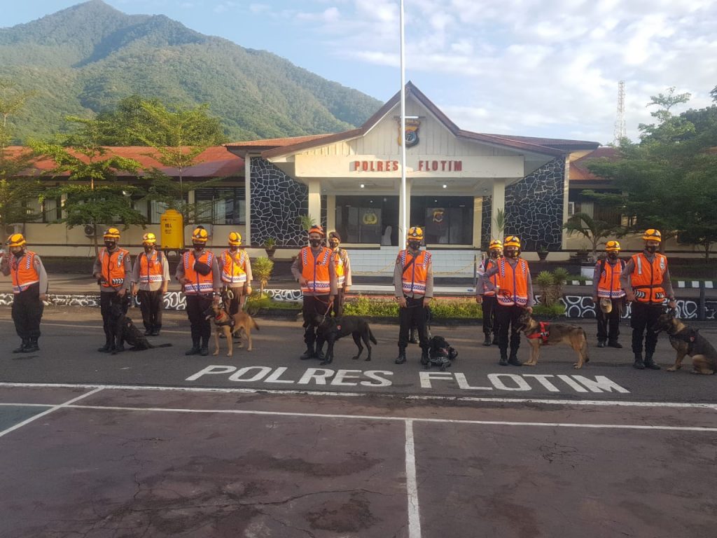 Cari Jenasah Korban Bencana di Adonara-Lembata, Polri Turunkan 6 Anjing Pelacak